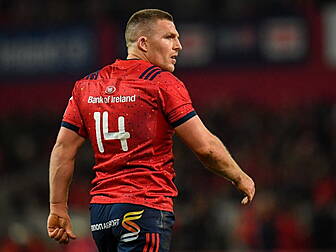 Andrew Conway signs new Munste...